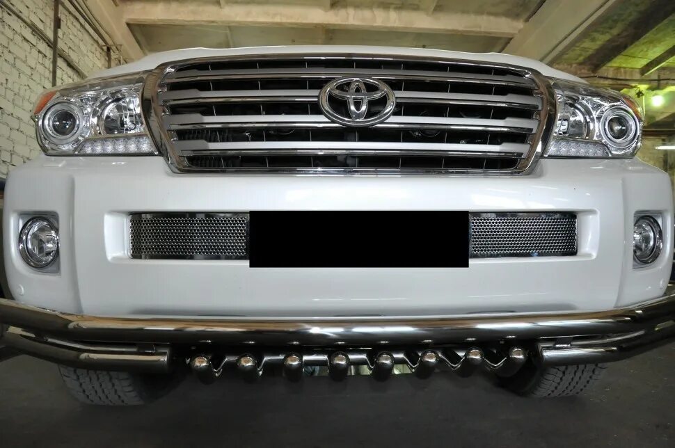 Решетка тойота ленд крузер. Решетка land cruiser 200 2014. решетка на ленд крузер 200. toyota lc200 2014 решетка радиатора. вставка решетка в бампер toyota land cruiser 200.