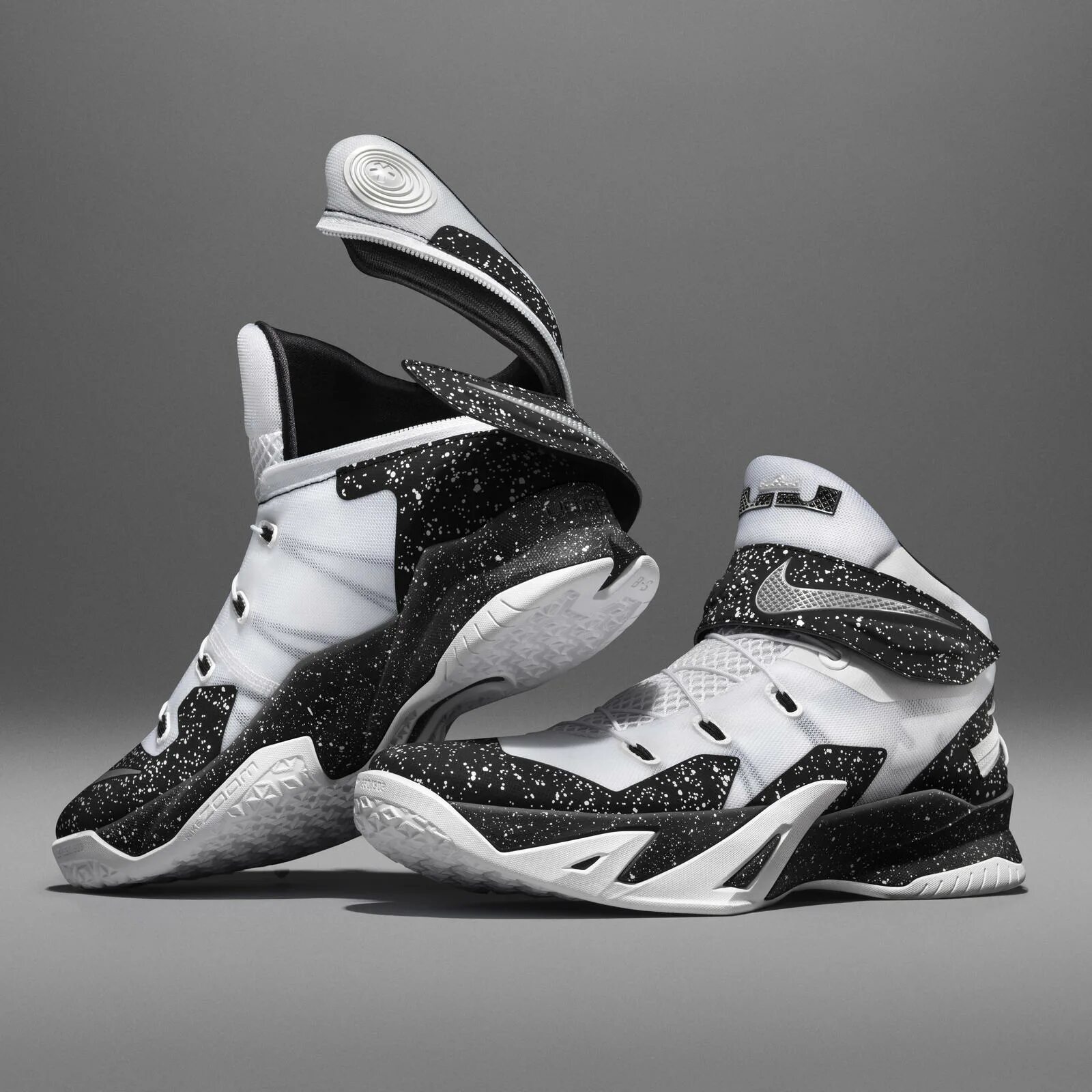 Обувь фирмы кроссовок. Nike LEBRON Soldier 8. Найк FLYEASE.