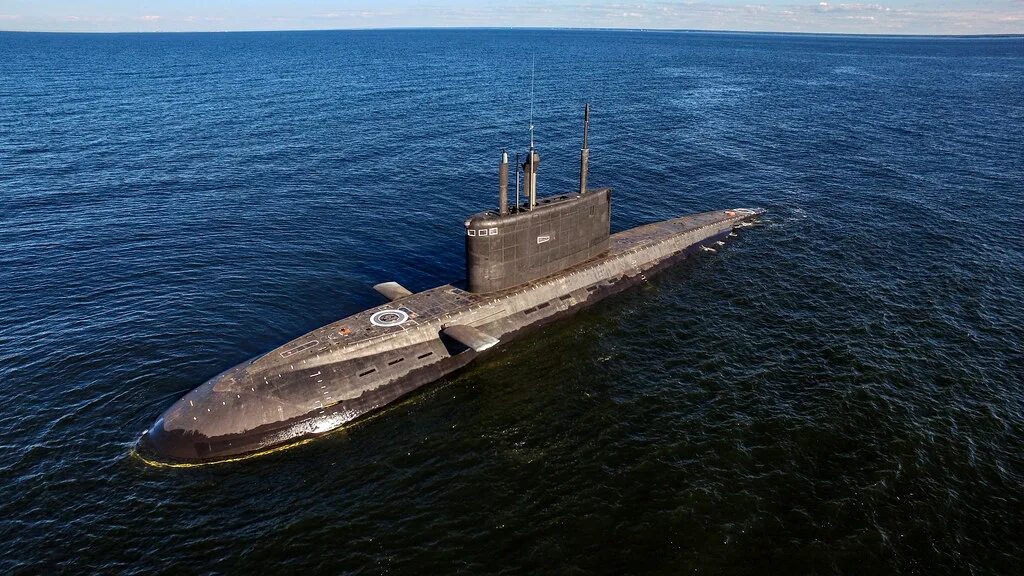 Американские ВМС начали преследование русской подводной лодки у побережья США Во
