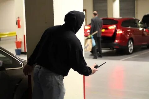 Угон автомобиля группой лиц