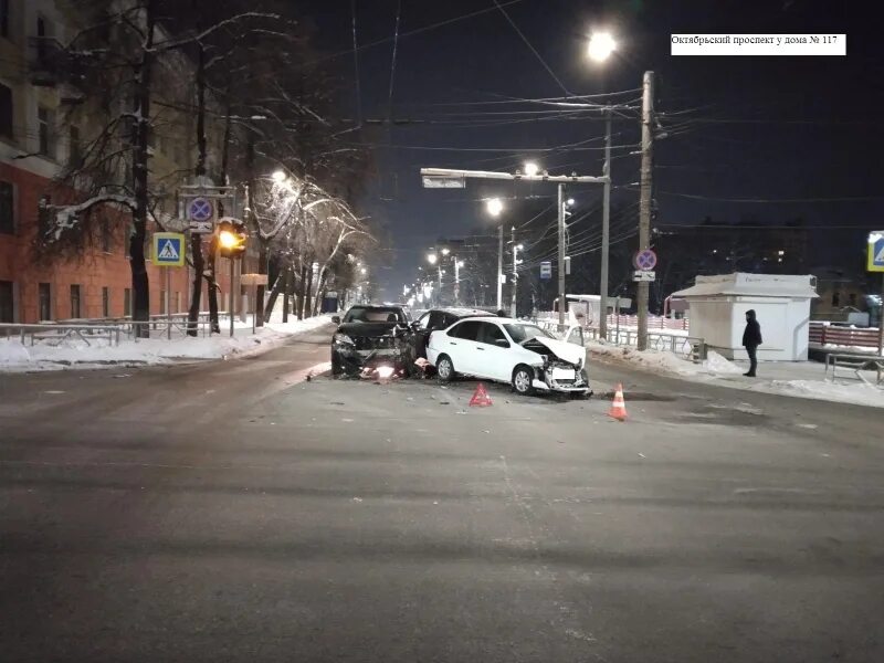 Авария с Лексусом в Кирове. ДТП Октябрьский проспект сегодня Киров. ДТП В Смоленске вчера на Кирово. 24 декабря 2018 г