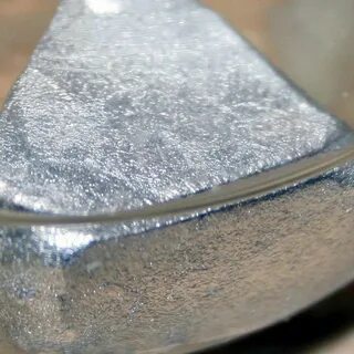 Мягкий щелочноземельный металл серебристо белого цвета