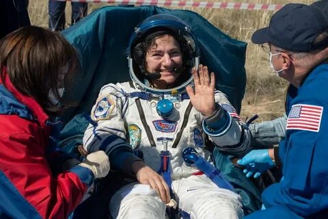 Космонавты вернулись на землю сегодня