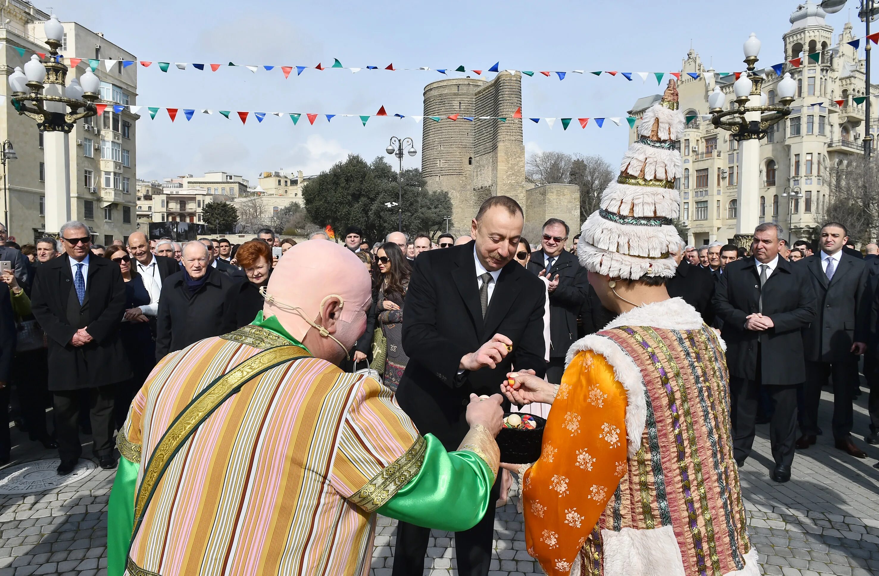 Новруз байрам Баку. Праздник Новруз в Азербайджане. Праздник у азербайджанцев сегодня