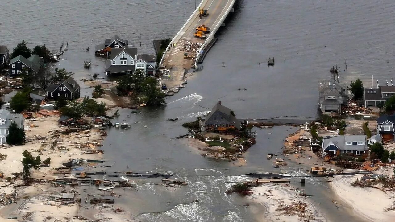 Вода разрушительная сила. Ураган Сэнди 2012. Ураган Сэнди в США. Ураган Сэнди 2021. Ураган Сэнди 2012 в Нью-Йорке.