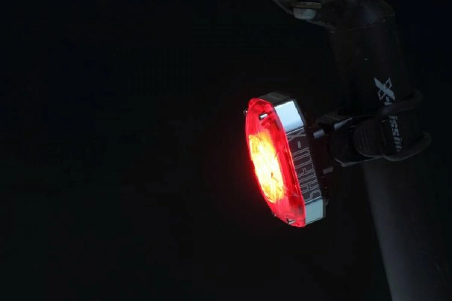 Фонарь moon. Moon фонарь для велосипеда x300. Moon Shield-x auto. Задний фонарь Moon. Moon Shield фонарь 2012.