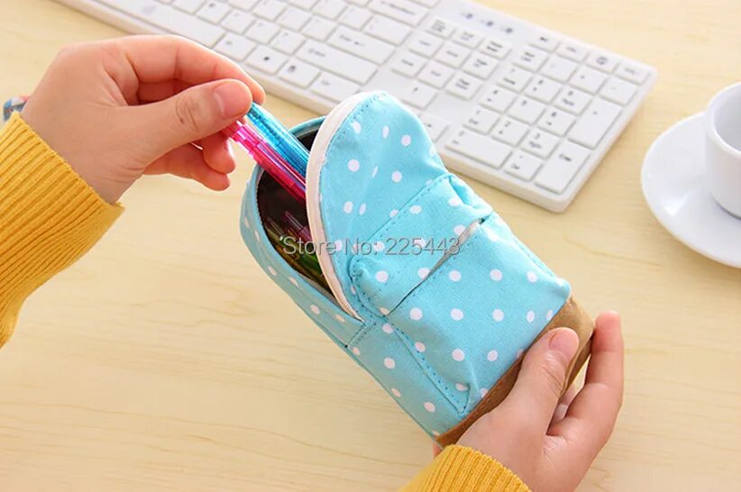 Вынуть пенал из гнезда. Пенал для карандашей из ткани. Достал пенал. Пенал erich krause эрих краузе. Достал пенал.