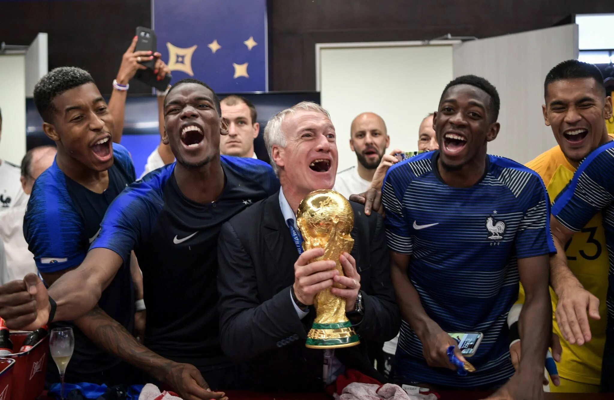 Франция чемпион какого года. Тренер по футболу сборная Франции 2018.