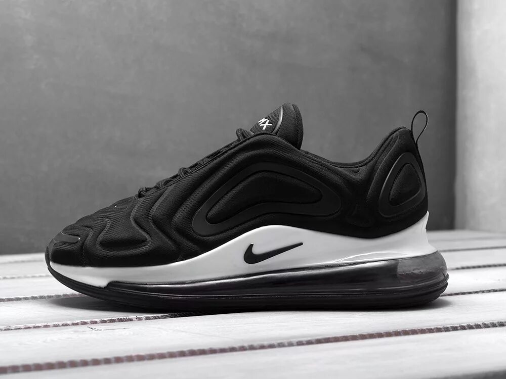 Кроссовки nike 720. Nike Air Max 720 Black. Nike Air Max 720 черные. Nike Air Max 720 черные мужские. Nike Air Max 720 Black White.