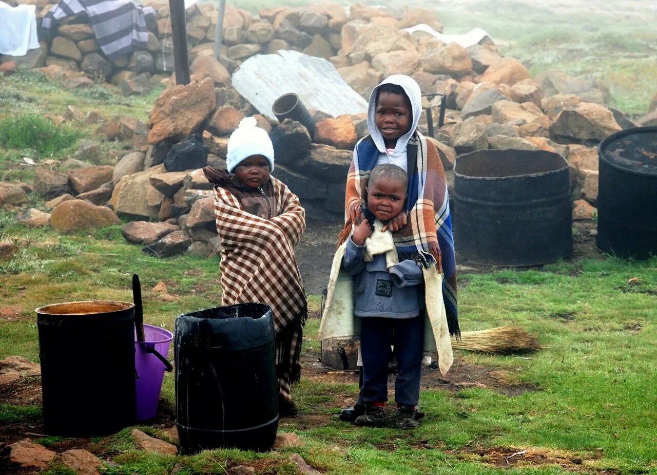 лесото и свазиленд. король летсие iii. лесото природа. южная африка лесото. королева лесото масенате.