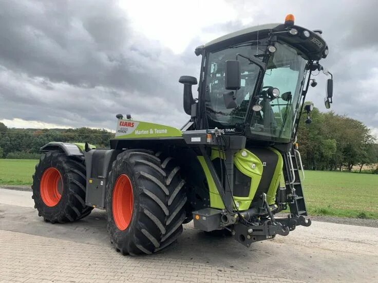 Claas xerion. Claas xerion 4000 saddle trac. claas xerion saddle trac. трактор claas xerion 5000 комбайн. claas xerion 4200 saddle trac.