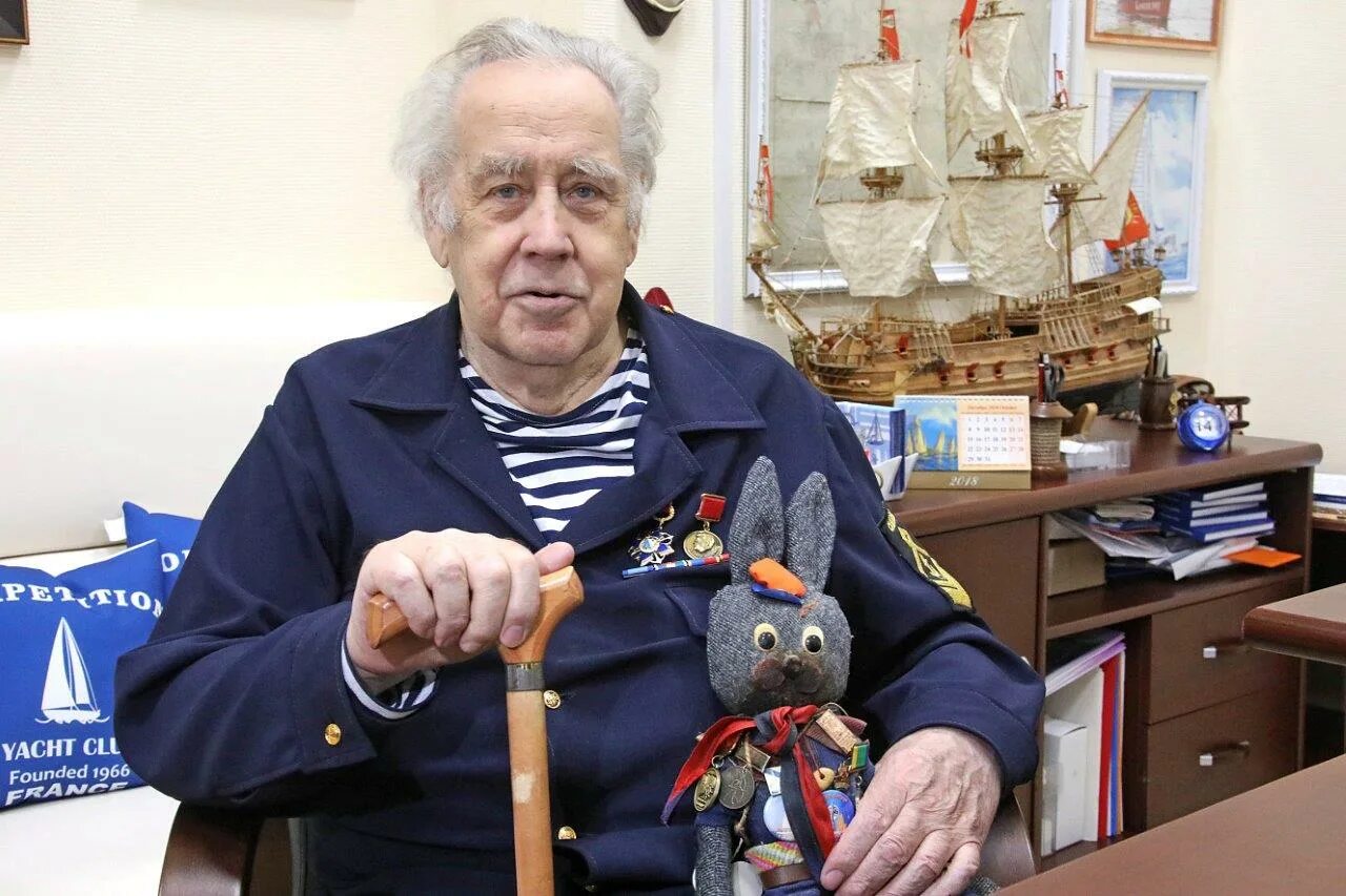 Владисла́в петро́вич крапи́вин. Владислав крапивин. Владислав. Крапивин писатель детский. Владислав петрович крапивин писатель.