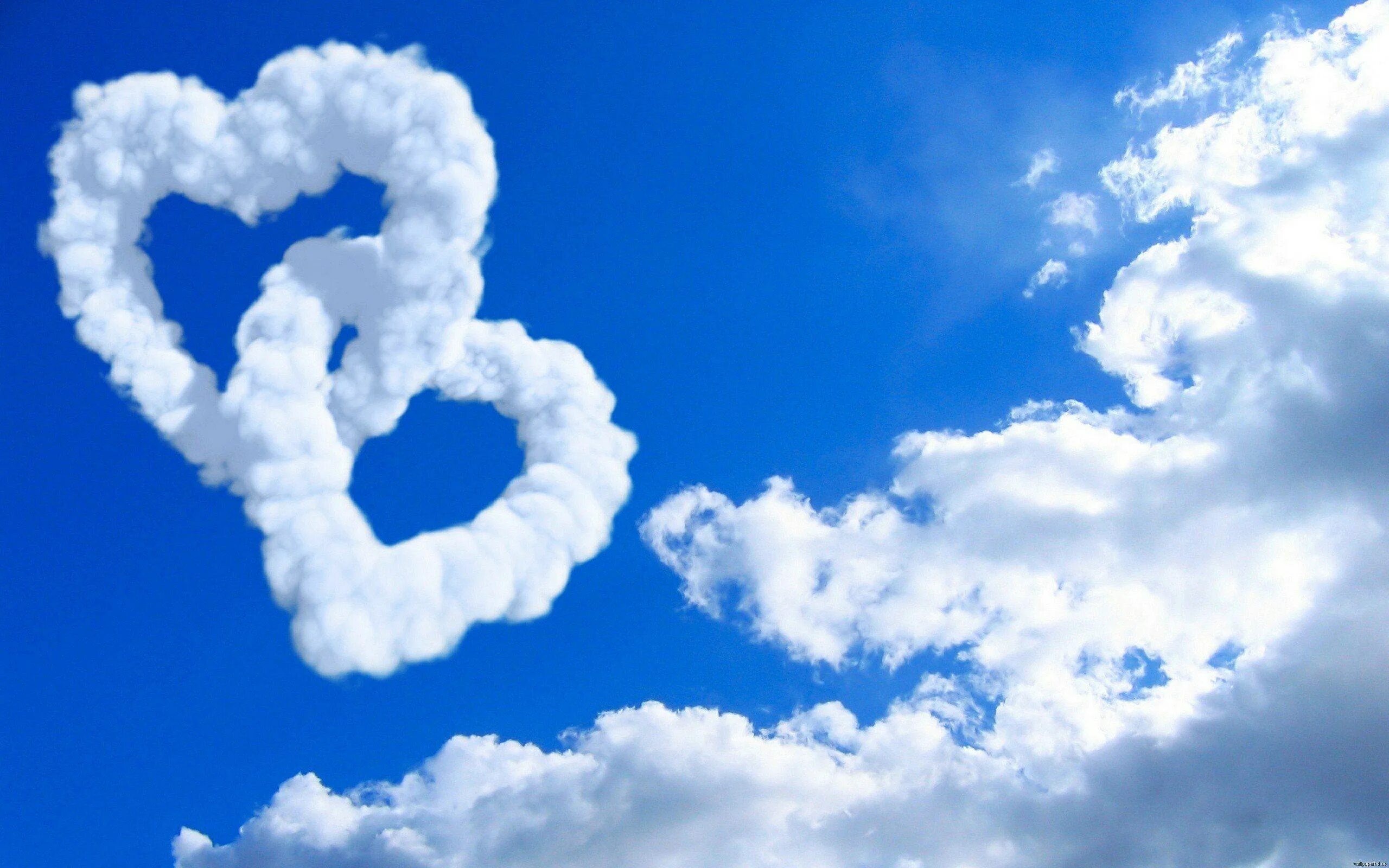 We love two. Облака. Сердечко в небе. Сердечко из облаков. Облако в виде сердечка.
