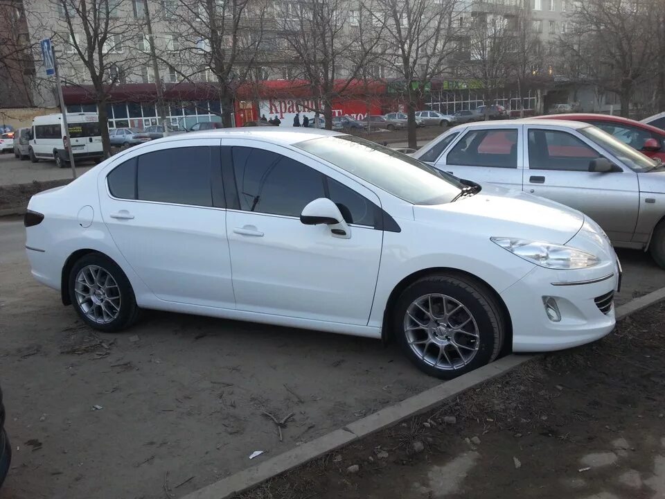 Peugeot 408 white. Пежо 408 r17. Колеса пежо 408. Колеса пежо 408. Peugeot 408 r18.