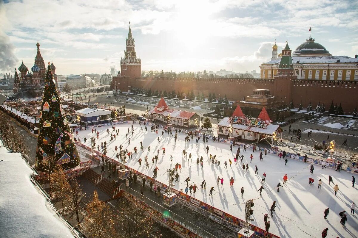 Январь куда пойти. ГУМ-каток Москва. Каток на красной площади. ГУМ каток красной на красной площади. Москва зимой ГУМ каток.