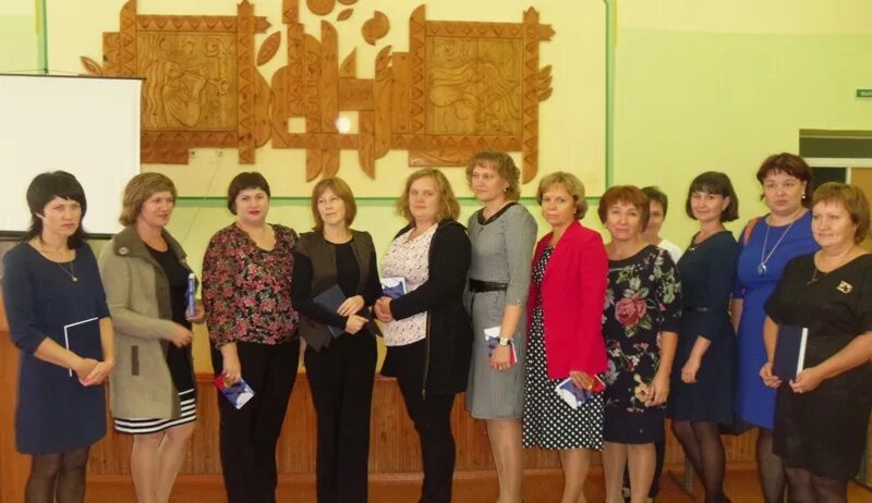 Микрорайоне учитель. Вынгапуровский учителя. Микрорайоне учитель. Защита школы. Вынгапуровский поселок школа.