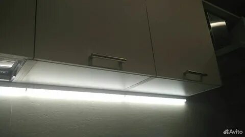 Светильники под полки на кухне