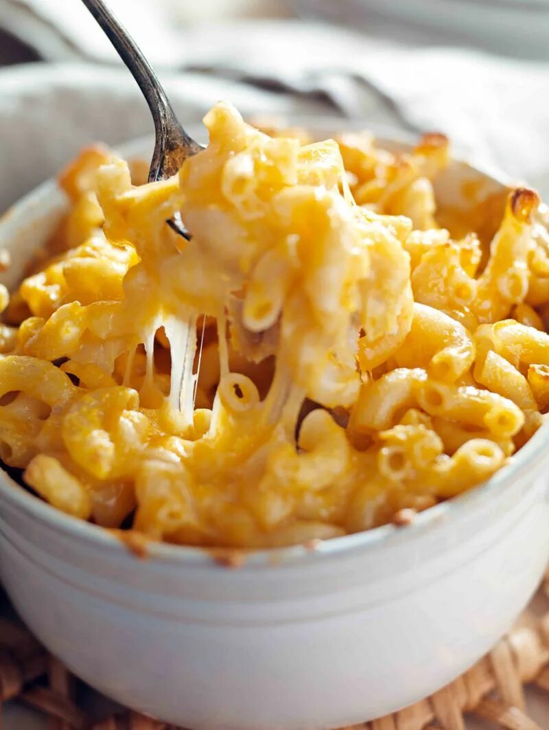 Как приготовить мак энд чиз. Макароны мак энд чиз. паста mac cheese. макен чиз. макароны с сыром.