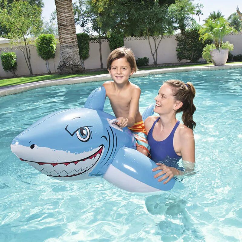 Акула в бассейне. Intex бассейн фонтан 279х36 см. Бассейн акула. Акула игрушка для бассейна. Детский надувной бассейн акула.