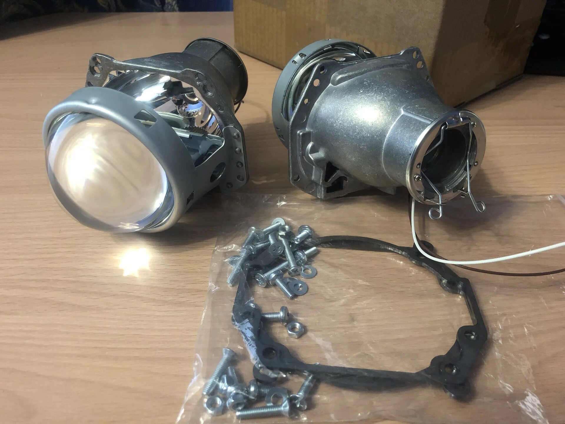 Бигалогеновые линзы hella 3r h7. Би галогеновая линза hella r3. Bi led линзы h7 для мерседеса аксор. Линзы hella 3r h7 галоген. Биксеноновая линза hella 3r.