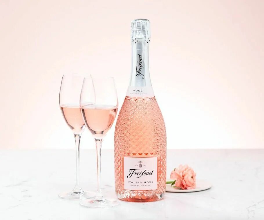 Lanson champagne розовое. Исси розовое игристое. Просекко freixenet. Розовый шампань. Розовый шампань.