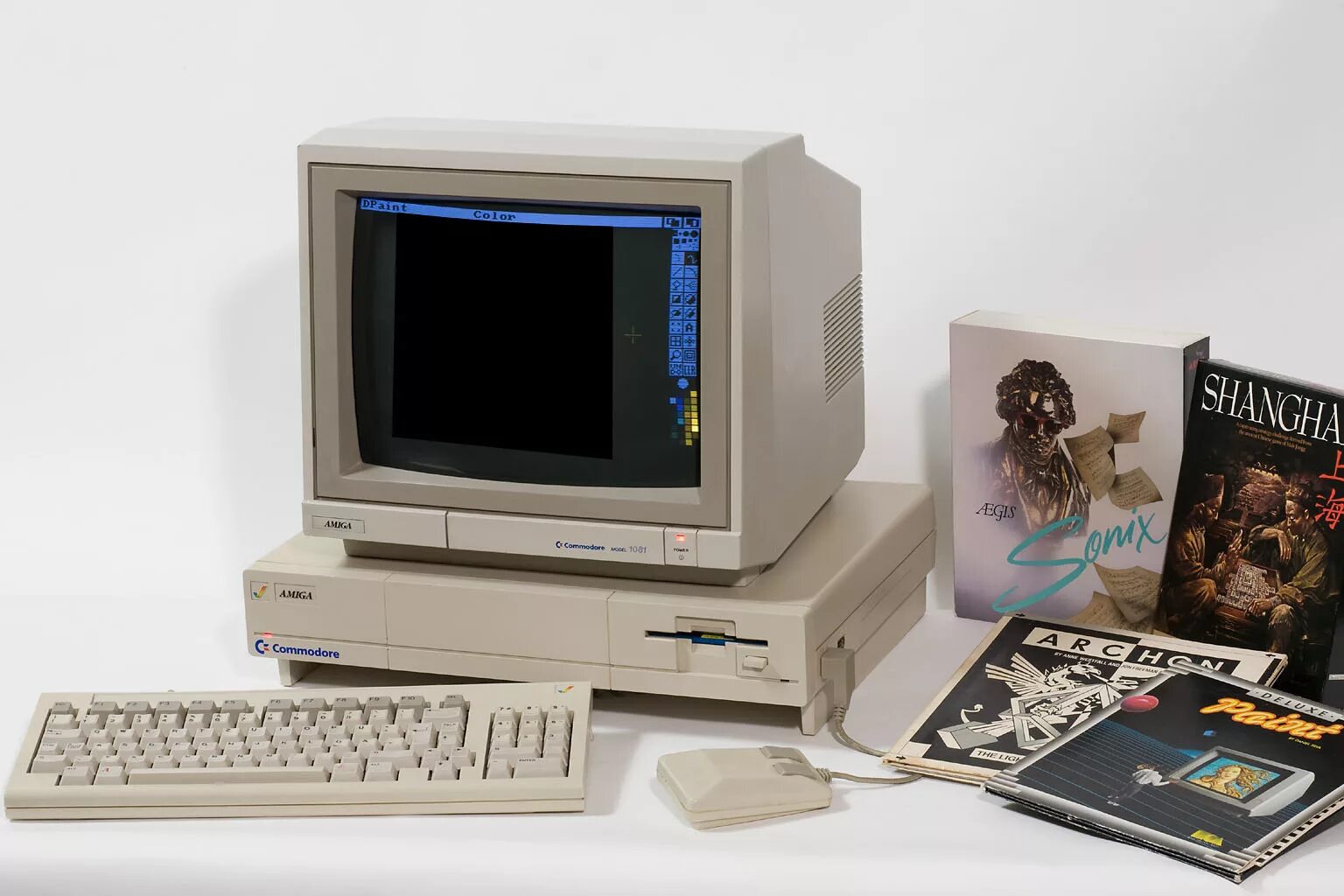 Компьютеры 98 года. Компьютер амига 1985. Commodore amiga 1000. Commodore amiga (1985). ЭВМ «Commodore Vic-20».