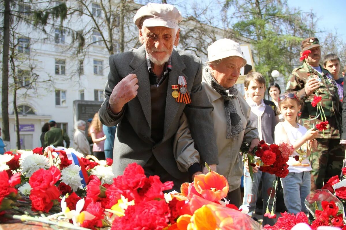 Магазин 9 мая тула. С днем Победы 2013. День Победы Тула. Праздник день Победы в Туле. 9 Мая Тула фото.