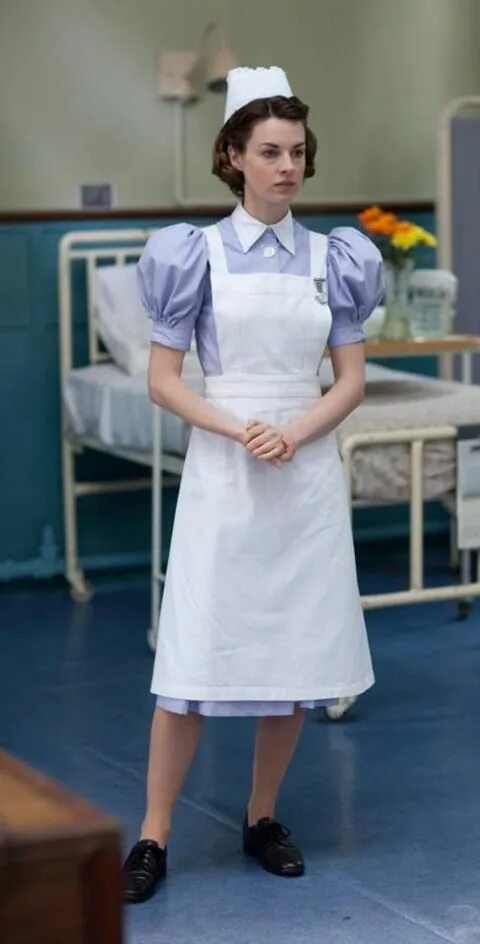 She s nurse. Эми Грин медсестра. Британские медсестры. Форма медсестры. Винтажная медсестра.