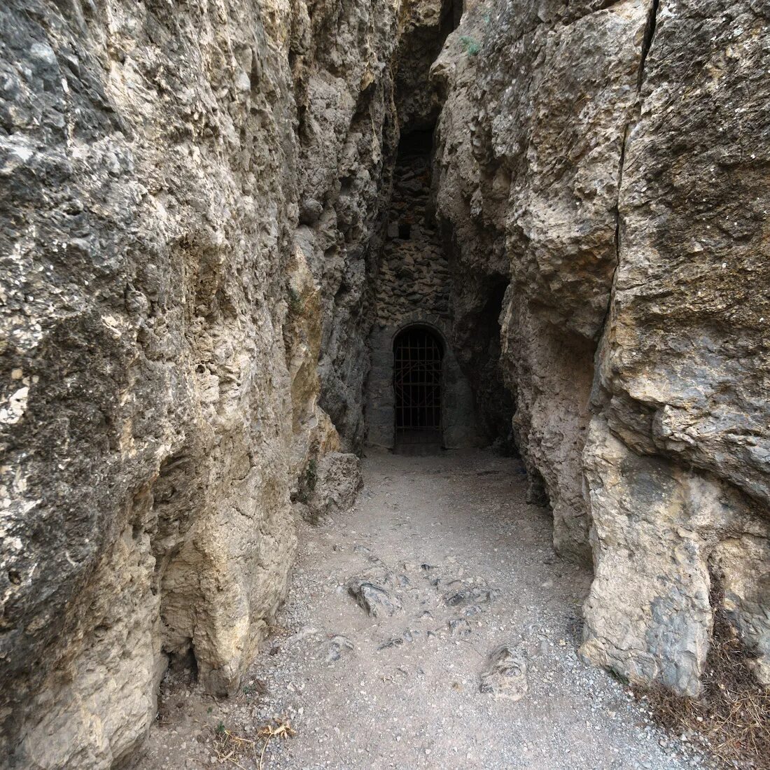 грот тропой.