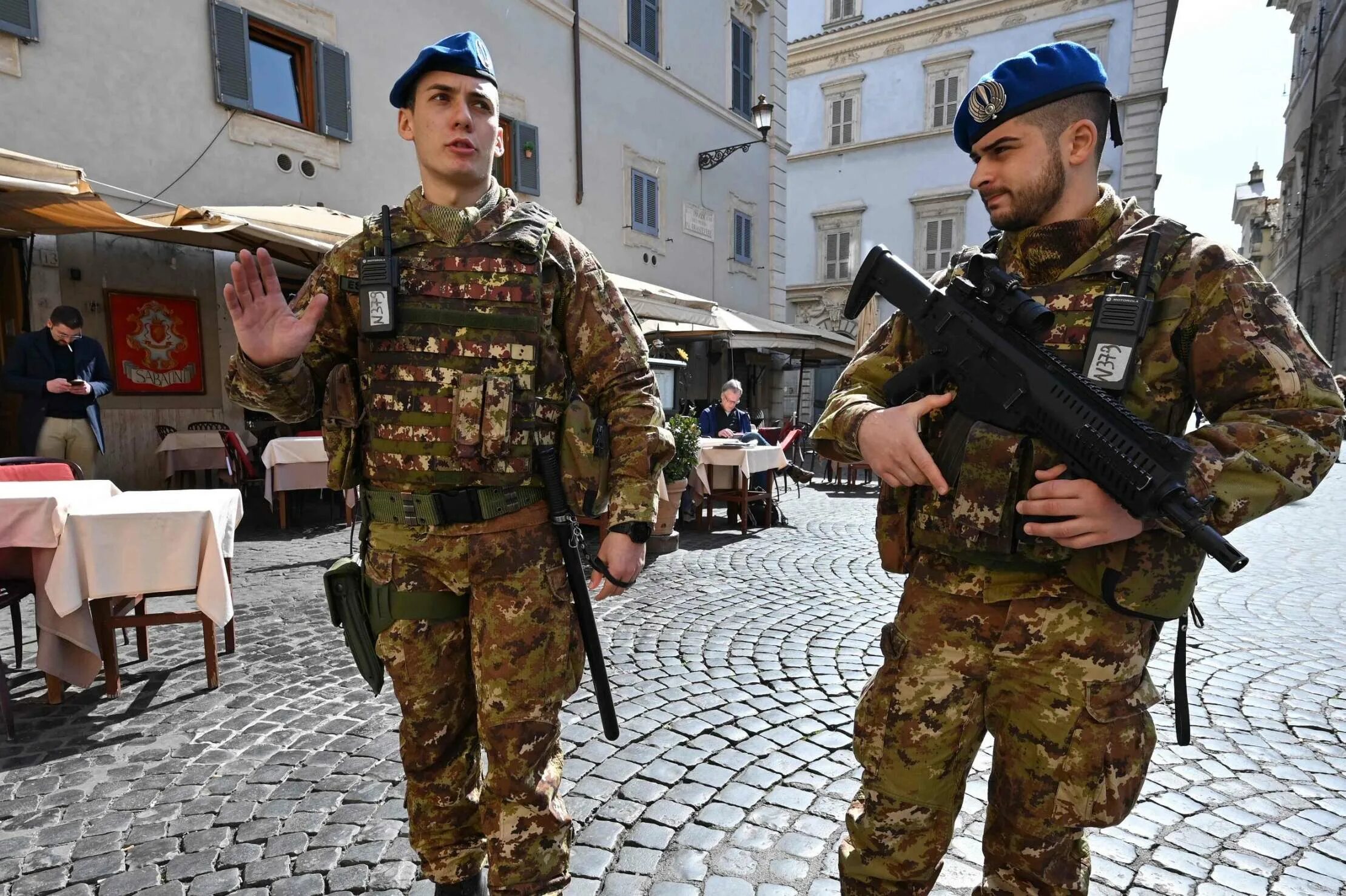 Итальянские солдаты современные. Солдаты италии. Солдаты италии. Italy military. Italy military.