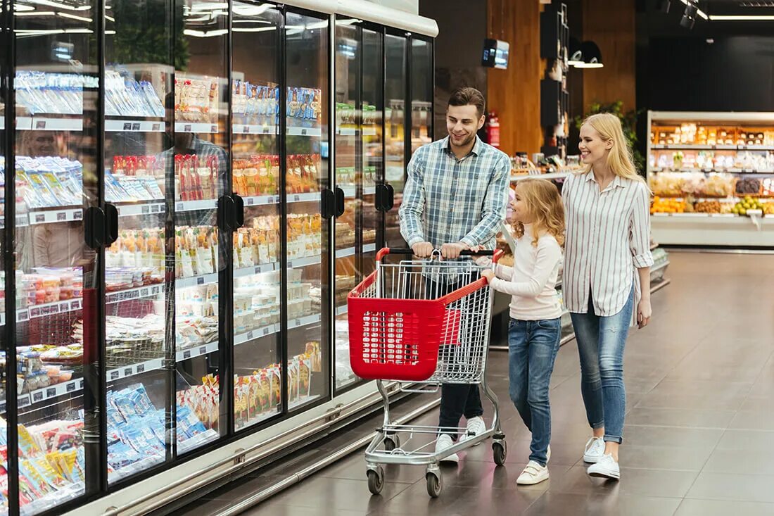 Family Happy supermarket. Люди в магазине. Семья в супермаркете 4k. Family grocery Store