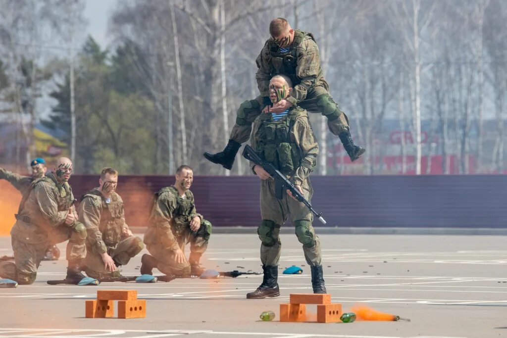 Показательные выступления сегодня. 106 Тульская воздушно-десантная дивизия на Украине. Показательные выступления разведчиков. 77 Годовщина 106 ВДД. ВДВ Восток 2022.