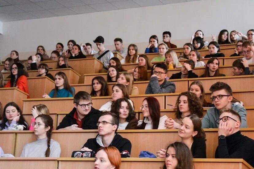 мглу факультет международной журналистики. студентка 1 курса. студент 1 курса факультета. студент 1 курса факультета. студентка 1 курса.