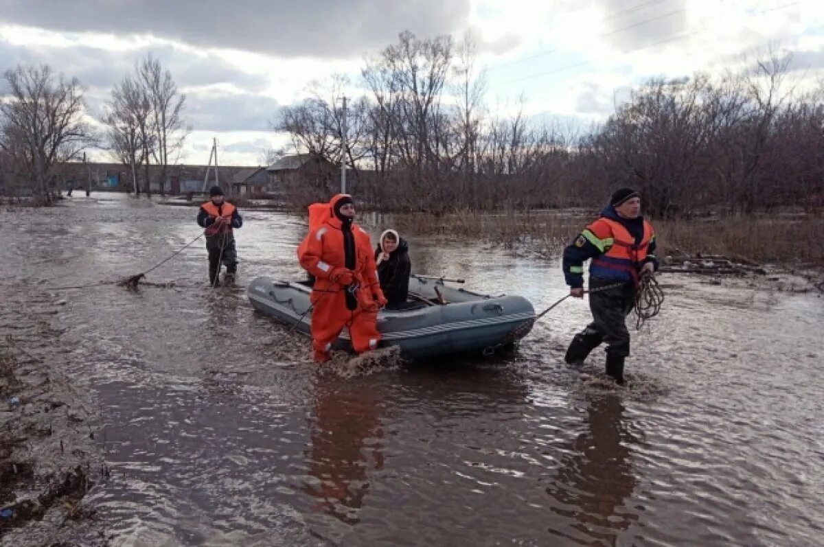 Паводок в Петровске Саратовской области 2023. Петровск паводок Саратов. Наводнение в Саратовской области. Половодье в Петровске.