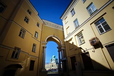 Двор канал