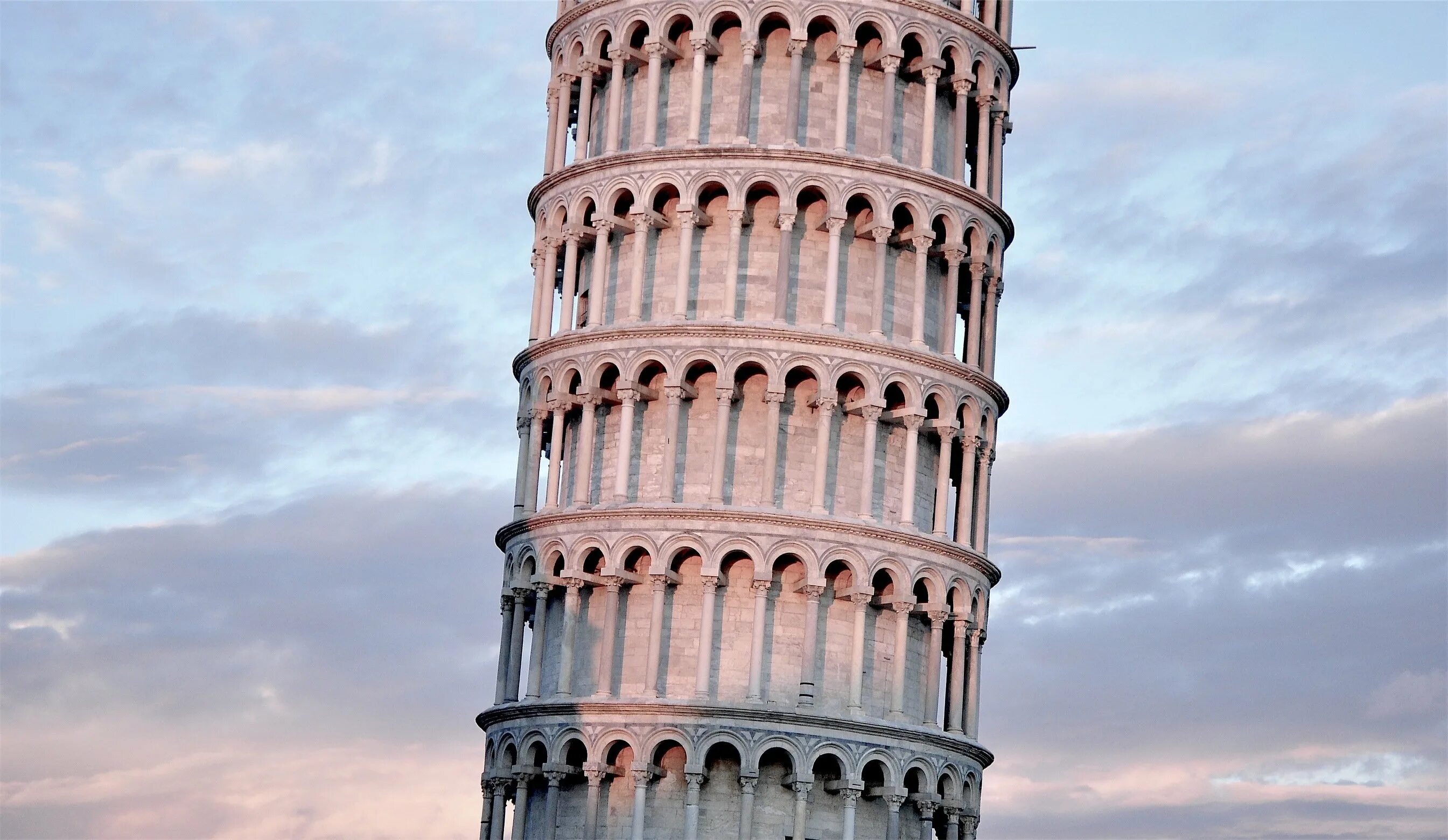 Какая красивая башня. Пизанская башня Италия. Византия Пизанская башня. Пизанская башня архитектура. Пизанская башня Эстетика.