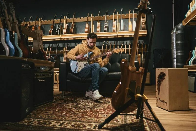 Магазин музыкальных инструментов. Гитарный клуб спб. Гитары музыкальные магазины. Гитарный клуб санкт петербург гороховая улица 49б. Гитара клуб.