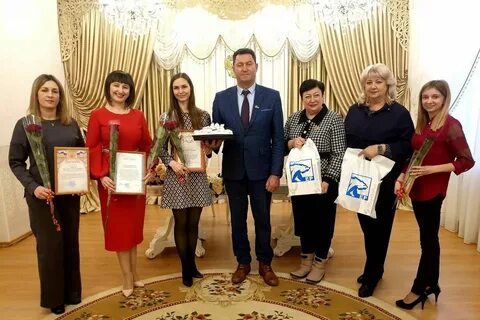 Заведующая загсом