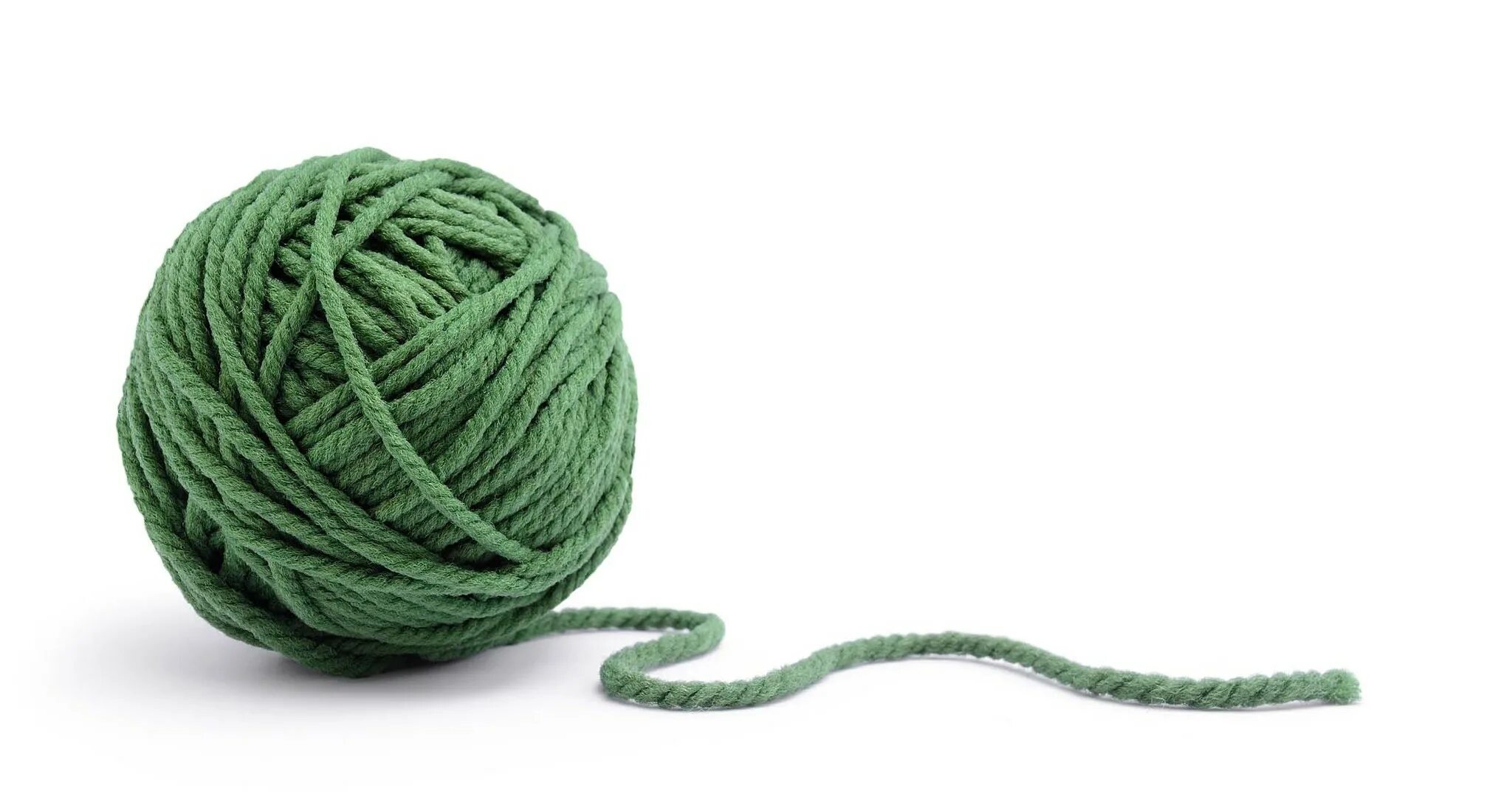 клубок ниток. клубок нитей. клубок шерстяных ниток. моток ниток для детей. салатовые нитки.