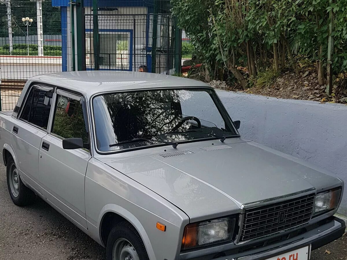 Купить авто в азербайджане с пробегом. ВАЗ 2107 Сочи. ВАЗ 2107 1982. ВАЗ 2107 седан серебристый механика.