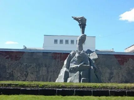 Памятник героям революции в новосибирске