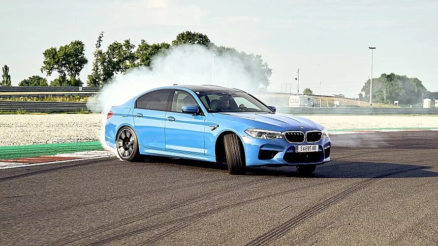 M5 drift. BMW m5 дрифт. BMW дрифт м5 ф90. БМВ м5 f10 дрифт. BMW m5 f90 m дрифт.