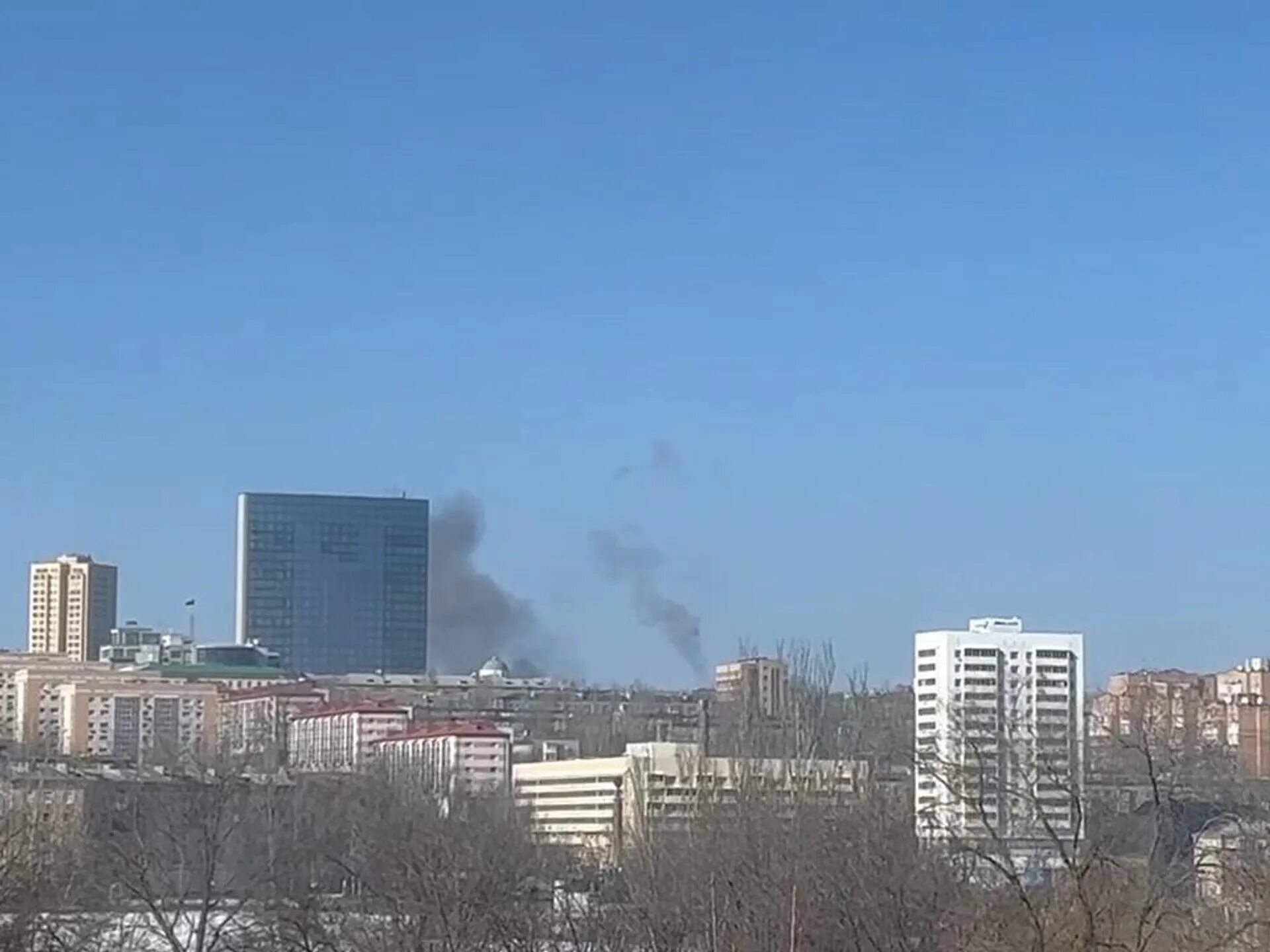 Донецк сегодня 2023. Донецк сити обстрел. Автобус фото. Донецк сегодня 2023. Разрушенные дома в донецке.