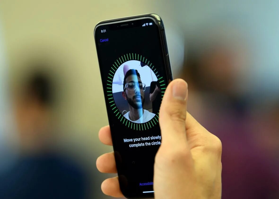 Что такое face ID на айфоне x. Фейс айди на айфоне. Iphone x фейс айди. Смартфоны с face ID. Айфон 10 фейс айди
