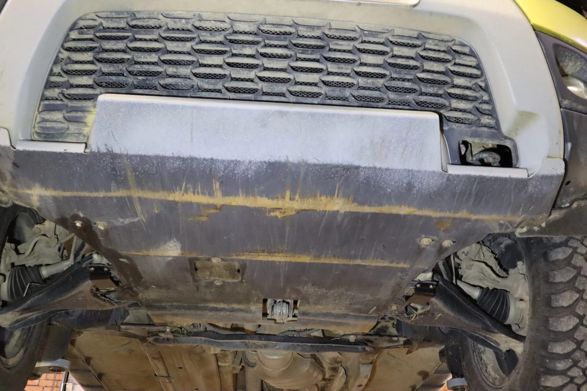 Защита картера duster 4x4. Sheriff защита картера нива. Защита картера двигателя шевроле нива 2020. Защита картера лада веста 99999218001182. Защита бампера рено дастер 2020.