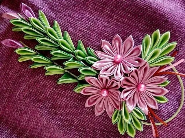 Цветы из лент техника. Канзаши. Цветы канзаши. Цветы в технике канзаши. Рукоделие из атласных лент.