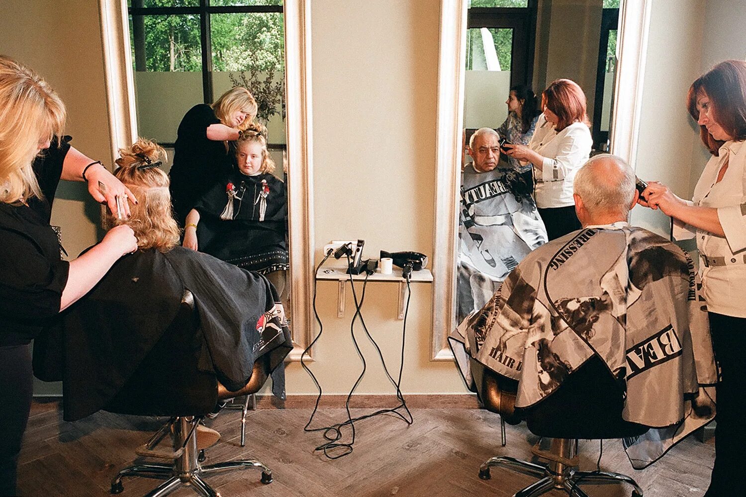 давай подстрижена. сервис в барбершопе. соколова певица лысая. давай подстрижена. стрижки с челкой.