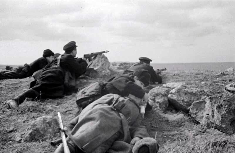 Сталинградская битва 1942. Торопецко-холмская наступательная операция 1942. 1942 год апрель. Десант морской пехоты 1942. 07.