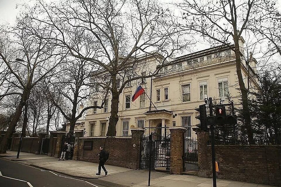 Embassy london. Embassy london. Консульство эквадора в москве. Портленд-плейс (1770). Посольство китая в лондоне.