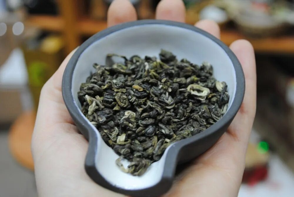 Китайский зеленый чай. Чай зеленый китайский Чжень ЛО. Чай зеленый китайский крупнолистовой. Зеленый чай «китайская липа». Китайский зеленый чай в гранулах.